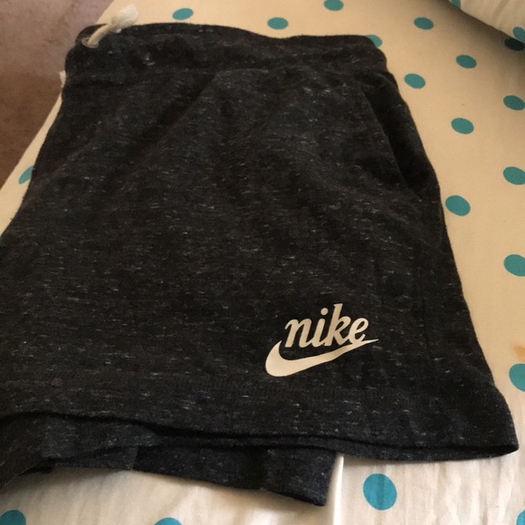 Nike shorts - Picture 3 of 4